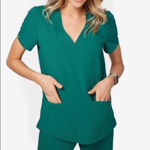 Figs Casma Three Pocket Scrub Top - Hunter Green